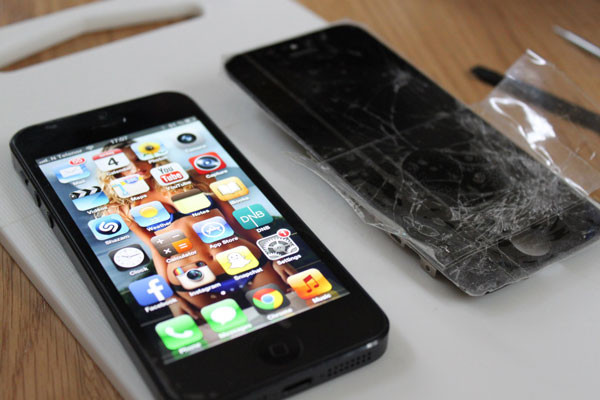Tuyển nhân viên ep kính cổ Smartphone lương cao 5 thay man hinh iphone 5 2
